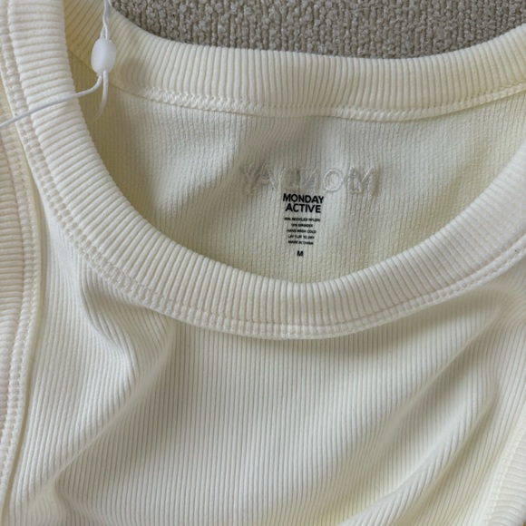 MONDAY ACTIVE IVORY SHORTS AND TOP SIZE M - Picture 6 of 8